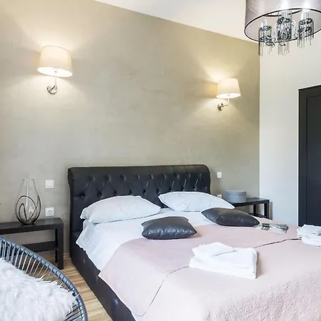 Classic One Bedroom With Sea View Apartment Pula