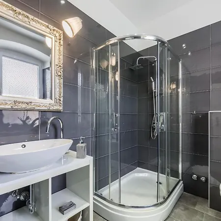 Apartment Classic One Bedroom With Sea View Pula
